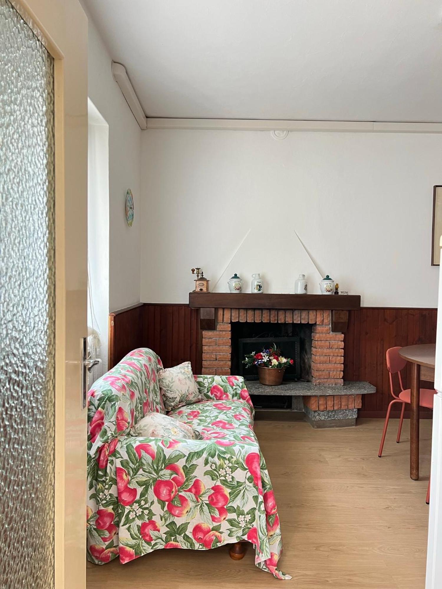 Lanzo D'Intelvi “La Marinella” Apartment Luaran gambar