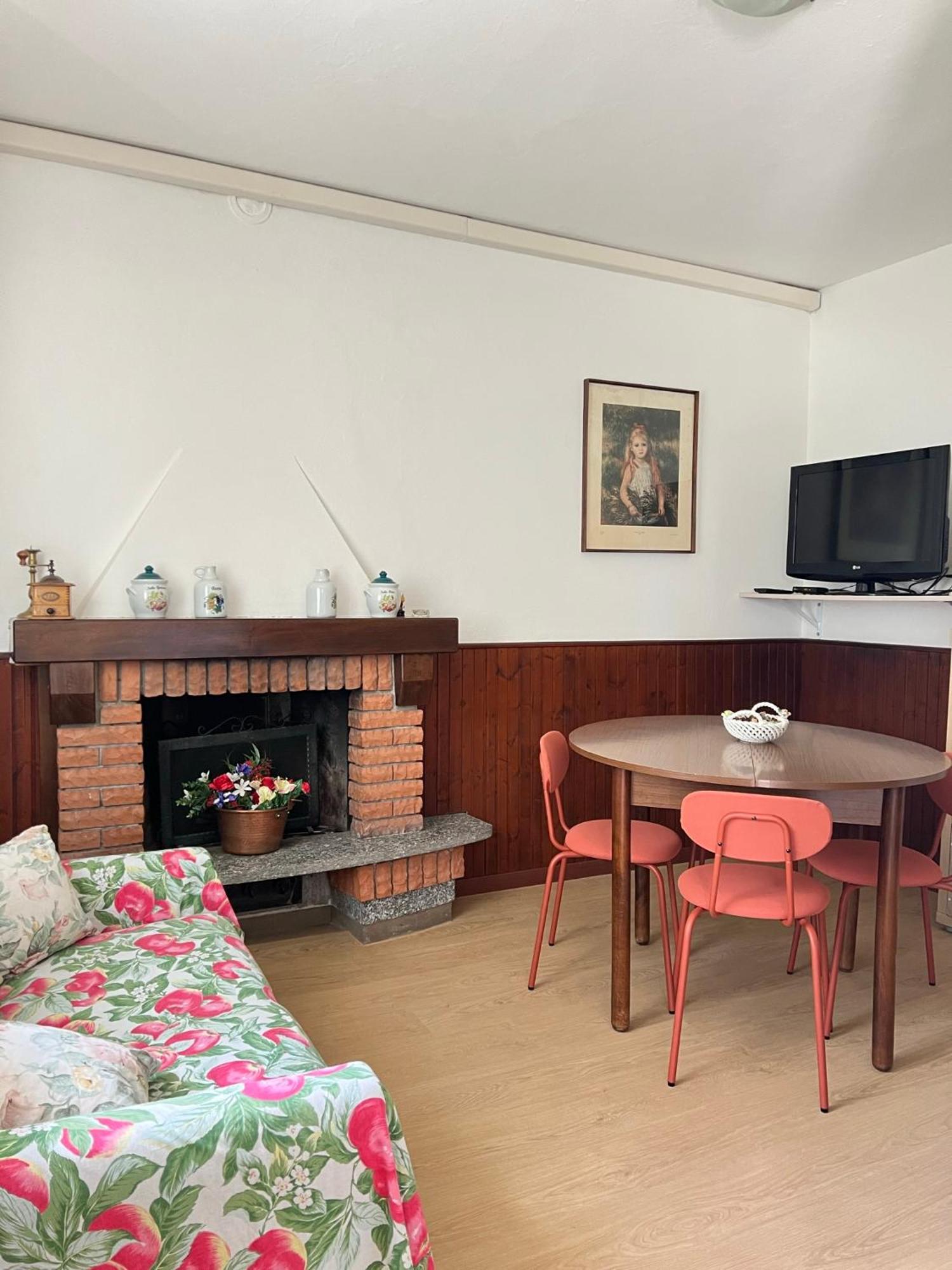 Lanzo D'Intelvi “La Marinella” Apartment Luaran gambar